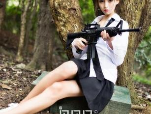 果团网 - 龚玥菲的最新写真：夏天的热浪中她怎样清凉应对