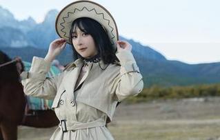 椰奶是“浅安安”的作品，如此清新可口，让我不自觉想采取一些不理智的举动……