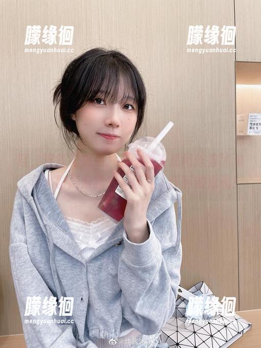 哇，这些花嫁照片看的我直想问炸酱沐沐，什么时候给我来一场私人订制的婚礼！