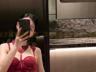 微密圈 - 水手服写真集更新，牛奶里的果汁也不想再隐藏了吧？