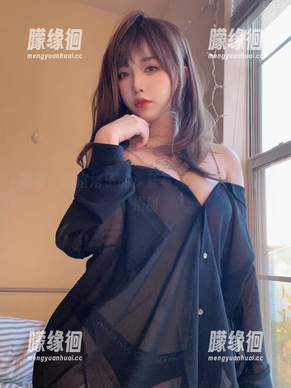 啧啧，狐洛洛子的深蓝写真，不含糖但是很甜