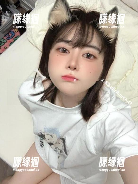 校服写真：眼酱大魔王w给原图贴上一个“引人注目”的标签！