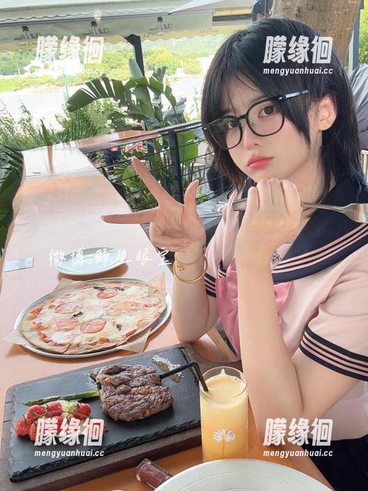 眼酱大魔王w 想不想看眼酱大魔王w的长腿全集?快行动,下载贼方便!