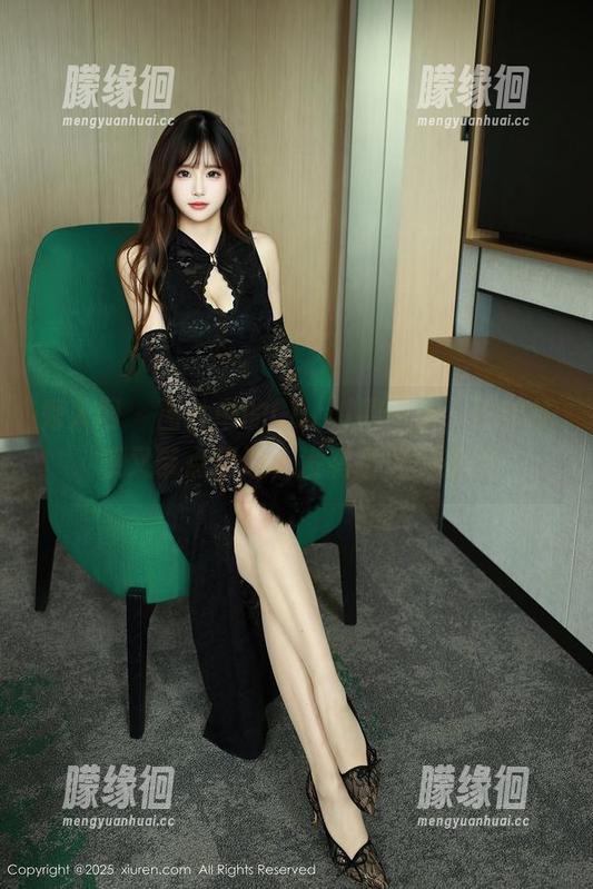 秀人网 - 图片中的Carol周妍希，豹纹性感又带点叛逆，没有圣光的束缚