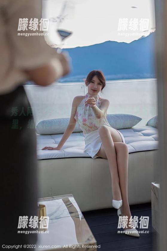 秀人网-唐安诺 秀人网 - 少女心事都在唐安诺的精选套图里,细腻得像梦一样,但又不敢太久盯着看。