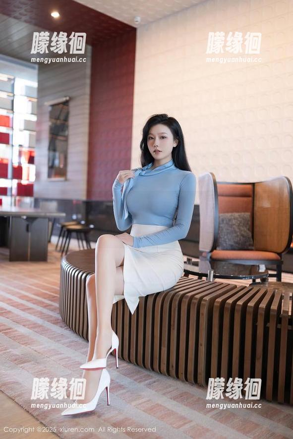 秀人网 - 娜娜子呀的图集，看毛衣和身材的“博弈”。