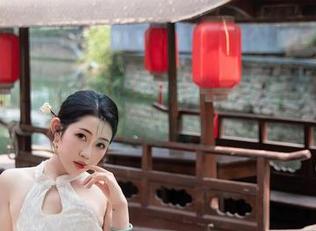 秀人网 - 看张庭蓉的妹妹，下载图集前记得深呼吸！