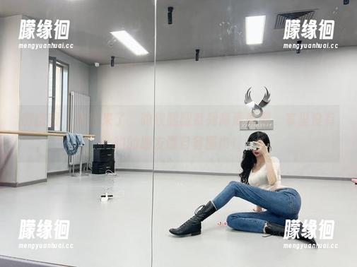 微密圈 - 葛征来了，豹纹腿腿系列高清原图，家里没有豹的朋友请自备围巾！