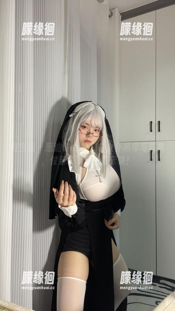 微密圈 - 葱油饼er的黑白女仆吊带写真集，仗着吊带我也有未来！