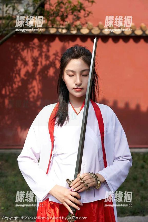 蜜桃社 - 透明感满满，Gina全套写真让人无法仅仅“看”