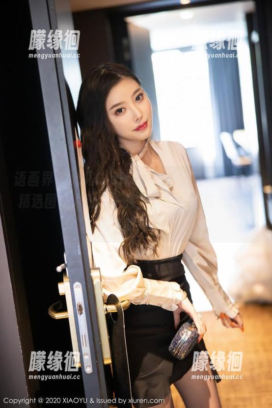 语画界-允儿Claire 语画界 - 允儿Claire的高跟鞋之旅,这套精选图让人眼前一亮,真有种“我也想试试”的冲动。