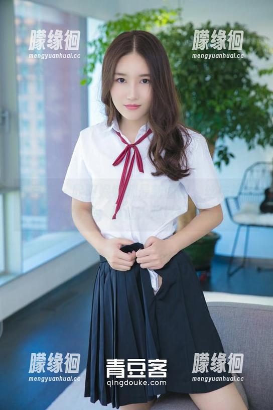 青豆客-欧阳妮娜娜 青豆客 - 欧阳妮娜娜最新图包:丝袜控的梦想清单,真让人难以拒绝啊。