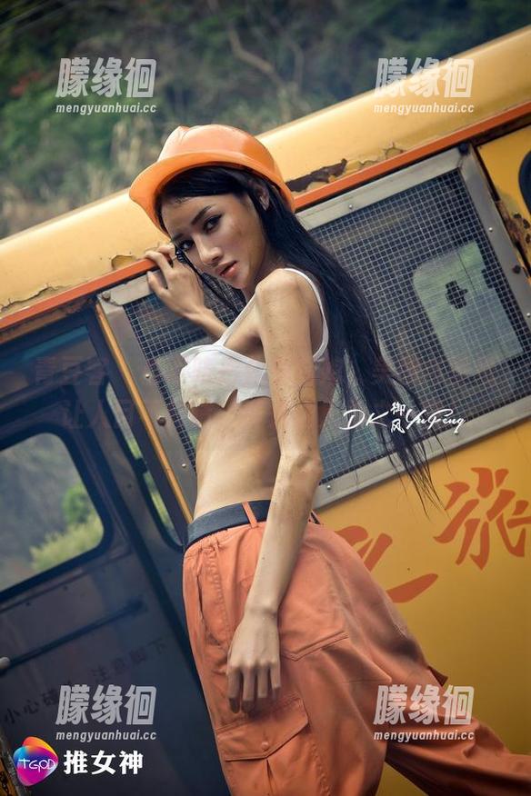 青豆客 - 当谭晓彤化身厨娘，美图与壁纸让人目不转睛，真是让人为之一震！